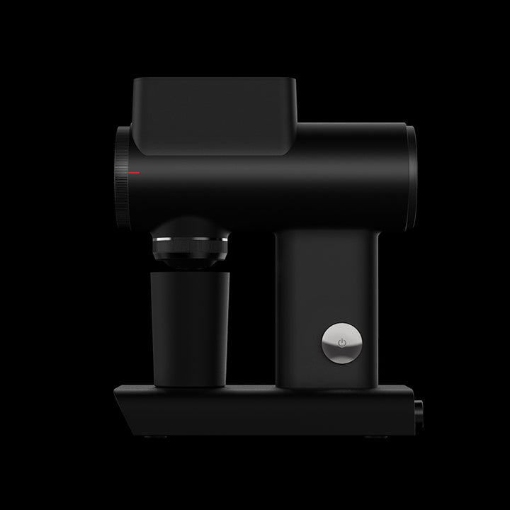 Seitliche Abbildung des Produktes Timemore Sculptor 064S in schwarz, einer elektrischen Single Dosing Espresso-Mühle.